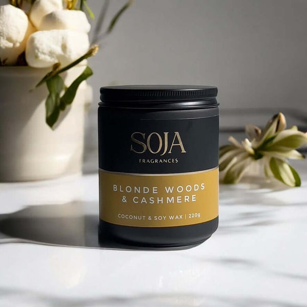 Soft vanilla and cashmere-scented candle by Soja Fragrances