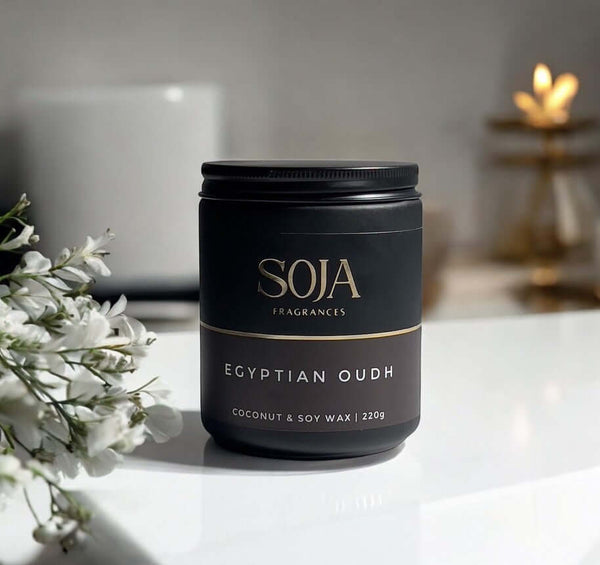 Luxurious candle with oudh, amber, and jasmine