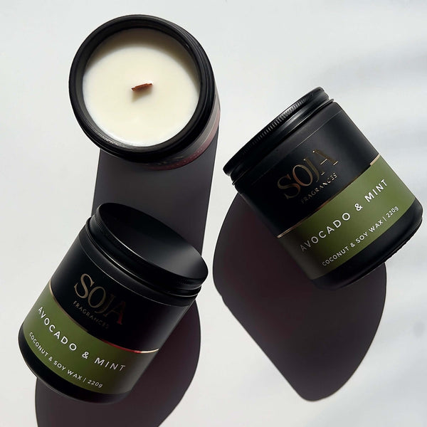 Clean, energising candle fragrance with lemon and mint notes