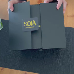 showing luxury gift box with 1700gm candle