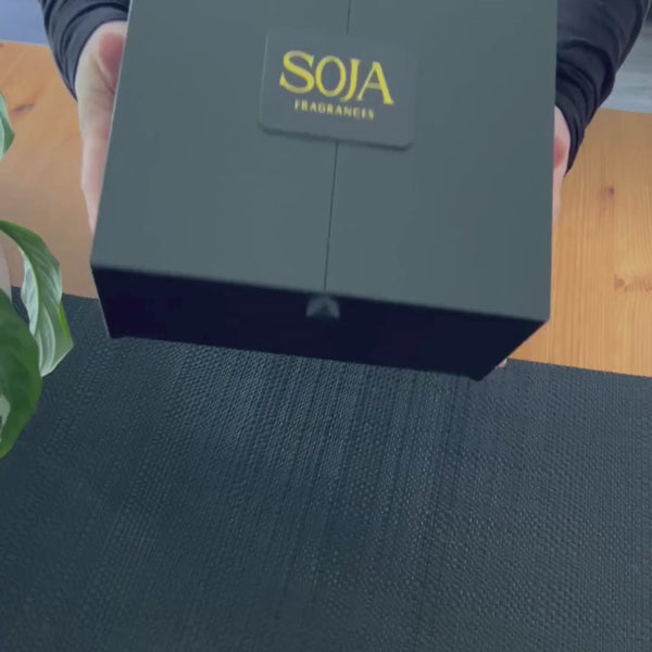 showing luxury gift box with 1700gm candle