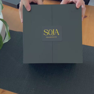 showing luxury gift box with 1700gm candle